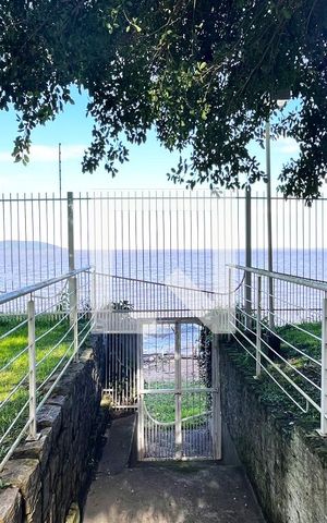 Casa de condomínio para alugar com 245m², 3 quartos e 2 vagasAcesso direto do Condomínio ao Guaiba