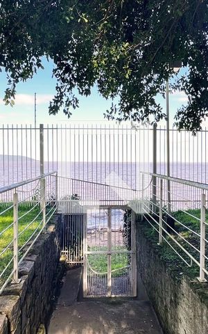 Casa de condomínio para alugar com 245m², 3 quartos e 2 vagasAcesso direto do Condomínio ao Guaiba