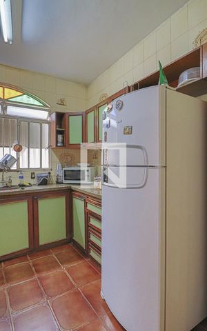 Casa à venda com 354m², 4 quartos e 7 vagasCozinha
