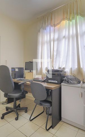 Casa à venda com 354m², 4 quartos e 7 vagasQuarto de Serviço
