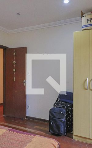 Casa à venda com 354m², 4 quartos e 7 vagasQuarto 2 - Suíte 
