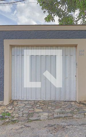 Casa à venda com 354m², 4 quartos e 7 vagasFachada