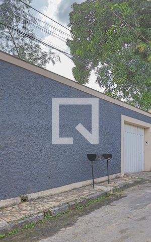 Casa à venda com 354m², 4 quartos e 7 vagasFachada