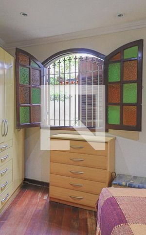 Casa à venda com 354m², 4 quartos e 7 vagasQuarto 2 - Suíte 