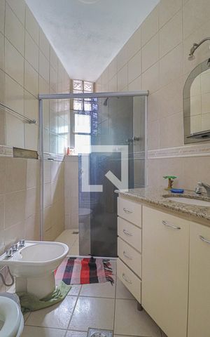 Casa à venda com 354m², 4 quartos e 7 vagasBanheiro Quarto 2 - Suíte 
