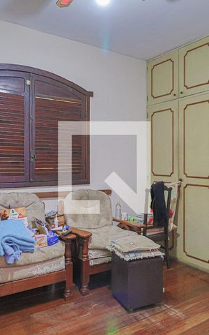 Casa à venda com 354m², 4 quartos e 7 vagasQuarto  4 - Suíte 