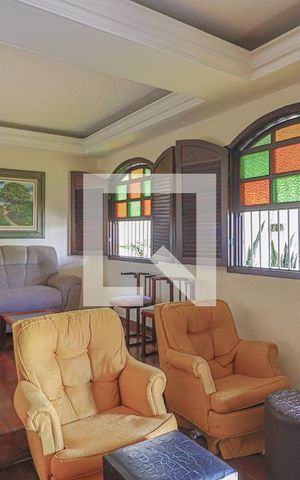Casa à venda com 354m², 4 quartos e 7 vagasSala