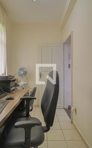 Casa à venda com 354m², 4 quartos e 7 vagasQuarto de Serviço