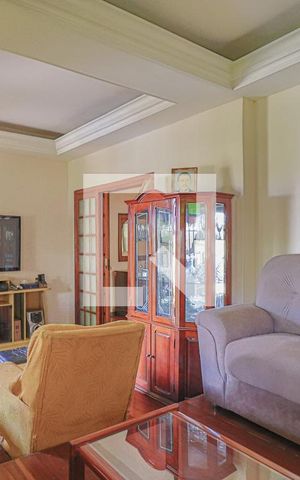 Casa à venda com 354m², 4 quartos e 7 vagasSala