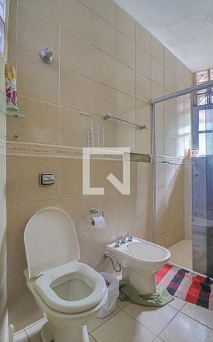 Casa à venda com 354m², 4 quartos e 7 vagasBanheiro Quarto 2 - Suíte 