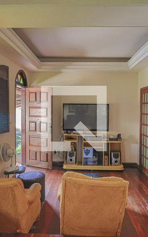 Casa à venda com 354m², 4 quartos e 7 vagasSala