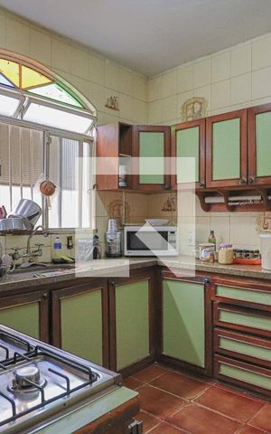 Casa à venda com 354m², 4 quartos e 7 vagasCozinha