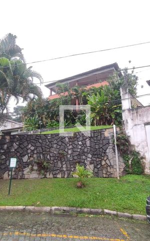 Casa de condomínio à venda com 553m², 4 quartos e 8 vagas