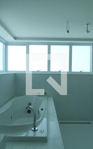 Apartamento à venda com 384m², 4 quartos e 4 vagasBanheiro - Suíte 1