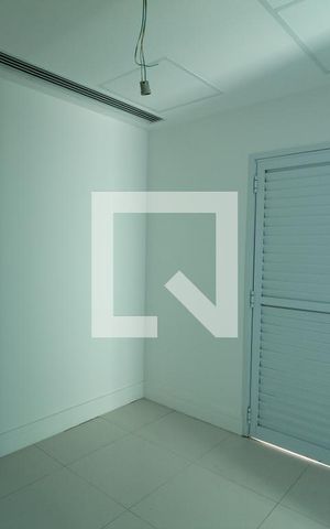 Apartamento à venda com 384m², 4 quartos e 4 vagasQuarto de Serviço 