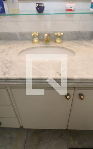 Apartamento à venda com 144m², 3 quartos e 3 vagasBanheiro da Suíte 1 Detalhe