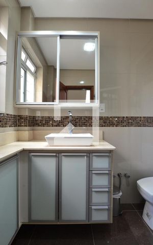 Casa para alugar com 250m², 4 quartos e 2 vagasBanheiro 1