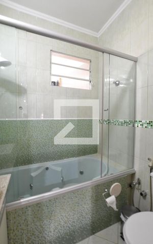 Casa para alugar com 250m², 4 quartos e 2 vagasBanheiro da Suíte