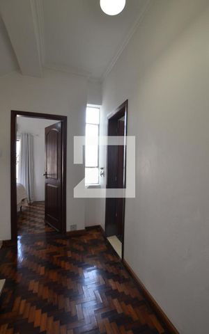 Casa para alugar com 250m², 4 quartos e 2 vagasHall