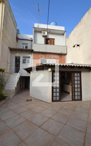 Casa para alugar com 250m², 4 quartos e 2 vagasFachada de Fundos