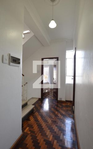Casa para alugar com 250m², 4 quartos e 2 vagasHall
