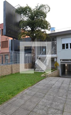 Casa para alugar com 250m², 4 quartos e 2 vagasFachada