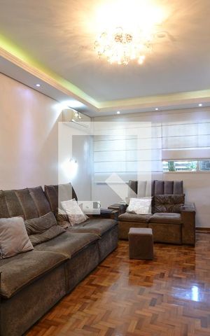 Casa para alugar com 250m², 4 quartos e 2 vagasSala