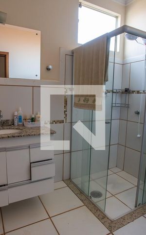 Casa para alugar com 365m², 3 quartos e 4 vagas Casa para alugar com 365m², 3 quartos e 4 vagasBanheiro social