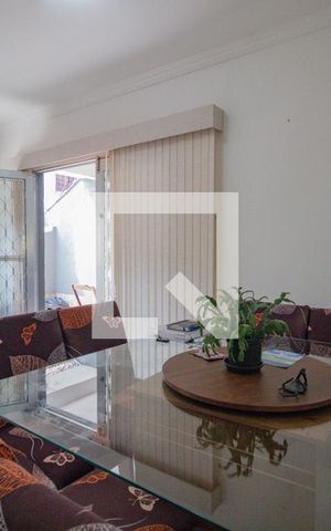 Casa de condomínio à venda com 268m², 4 quartos e 1 vaga Casa de condomínio à venda com 268m², 4 quartos e 1 vagaSala