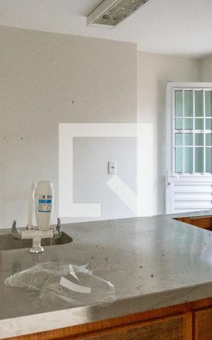 Casa à venda com 500m², 3 quartos e 1 vaga Casa à venda com 500m², 3 quartos e 1 vagaCozinha