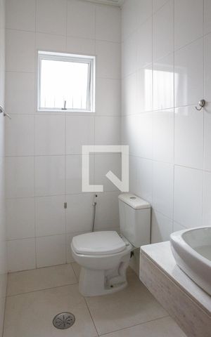 Casa à venda com 500m², 3 quartos e 1 vaga Casa à venda com 500m², 3 quartos e 1 vagaBanheiro da Suíte 2