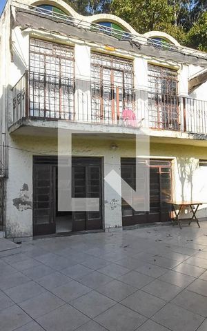 Casa à venda com 380m², 5 quartos e 3 vagas Casa à venda com 380m², 5 quartos e 3 vagasFachada posterior