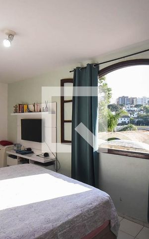 Casa à venda com 380m², 5 quartos e 3 vagas Casa à venda com 380m², 5 quartos e 3 vagasQuarto 3