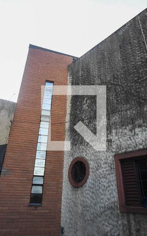 Casa à venda com 380m², 5 quartos e 3 vagas Casa à venda com 380m², 5 quartos e 3 vagasFachada