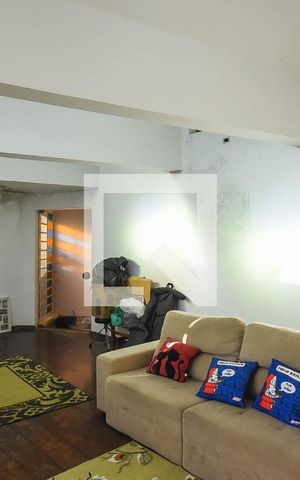 Casa à venda com 380m², 5 quartos e 3 vagas Casa à venda com 380m², 5 quartos e 3 vagasSala