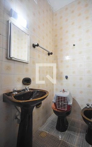 Casa à venda com 380m², 5 quartos e 3 vagas Casa à venda com 380m², 5 quartos e 3 vagasBanheiro 3
