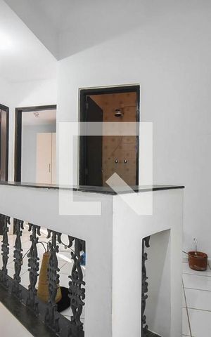 Casa à venda com 380m², 5 quartos e 3 vagas Casa à venda com 380m², 5 quartos e 3 vagasCorredor piso superior