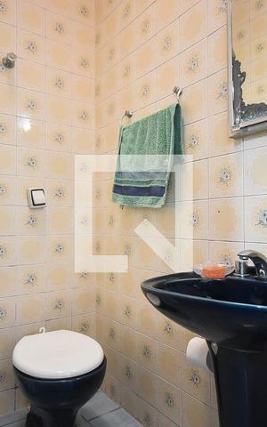 Casa à venda com 380m², 5 quartos e 3 vagas Casa à venda com 380m², 5 quartos e 3 vagasBanheiro 2