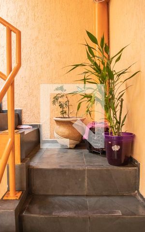 Casa à venda com 250m², 1 quarto e sem vaga Casa à venda com 250m², 1 quarto e sem vagaEdicola - escadas