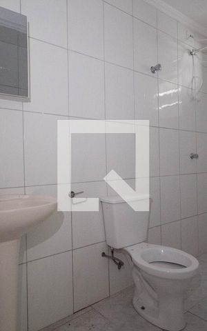 Casa para alugar com 40m², 1 quarto e sem vaga Casa para alugar com 40m², 1 quarto e sem vagaBanheiro