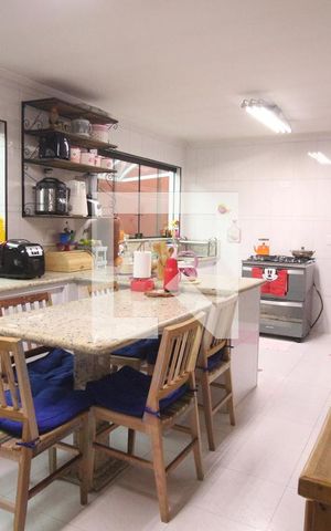 Casa à venda com 217m², 3 quartos e 6 vagasCozinha