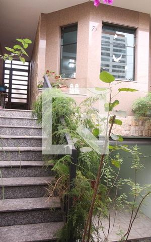 Casa à venda com 217m², 3 quartos e 6 vagasFachada