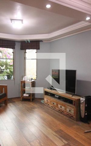 Casa à venda com 217m², 3 quartos e 6 vagasSala