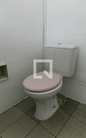 Casa para alugar com 40m², 1 quarto e sem vaga Casa para alugar com 40m², 1 quarto e sem vagaBanheiro