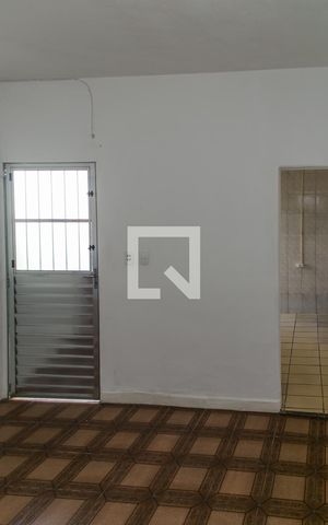 Casa para alugar com 40m², 1 quarto e sem vaga Casa para alugar com 40m², 1 quarto e sem vagaSala