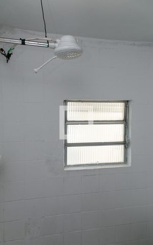 Casa para alugar com 40m², 1 quarto e sem vaga Casa para alugar com 40m², 1 quarto e sem vagaBanheiro