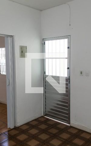 Casa para alugar com 40m², 1 quarto e sem vaga Casa para alugar com 40m², 1 quarto e sem vagaSala