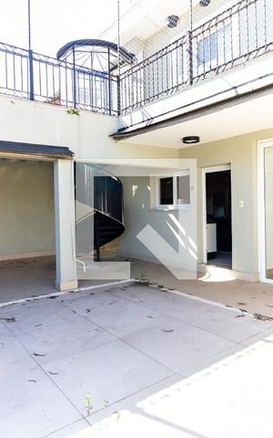 Casa à venda com 600m², 4 quartos e 2 vagas Casa à venda com 600m², 4 quartos e 2 vagasQuintal