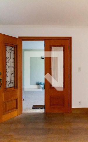Casa à venda com 600m², 4 quartos e 2 vagas Casa à venda com 600m², 4 quartos e 2 vagasEntrada