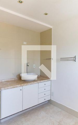 Casa à venda com 600m², 4 quartos e 2 vagas Casa à venda com 600m², 4 quartos e 2 vagasBanheiro da Suíte 1
